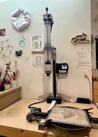 a machine is sitting on a table in a studio